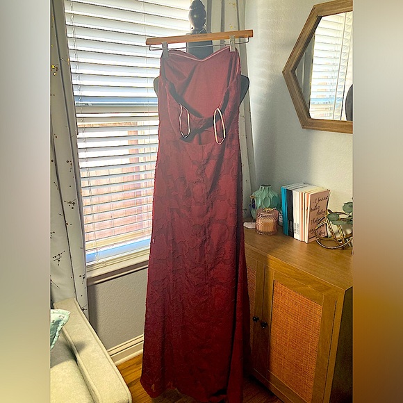 LULUS WINE COLORED LACE STRAPLESS DRESS SIZE MEDIUM - Picture 2 of 8